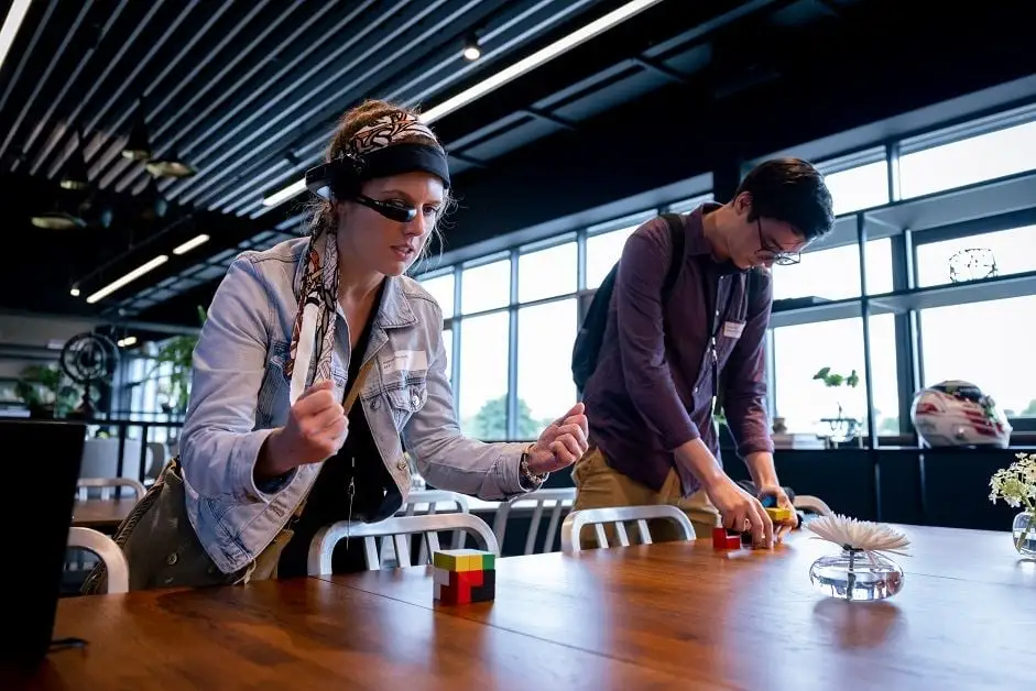 Solving a Rubik's cube supported with AR