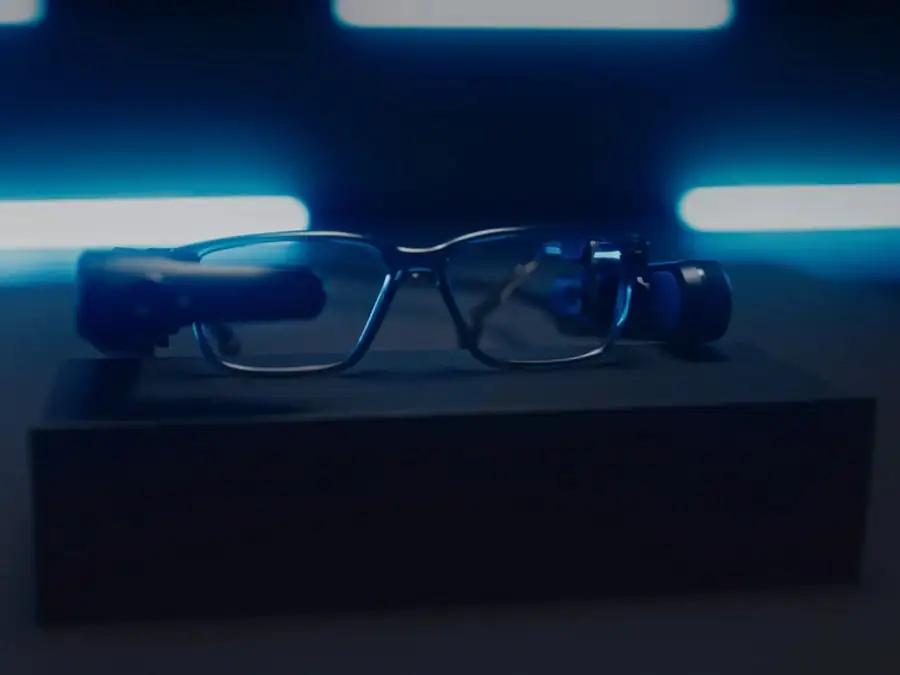 Fielmann smart glasses on table